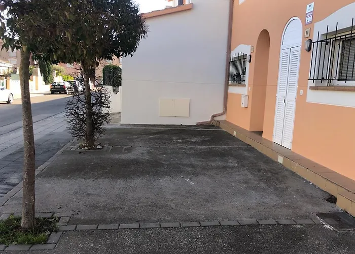 Casa Sobrestany بيت للعطل