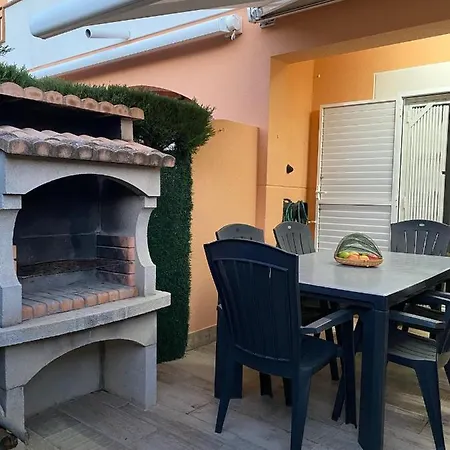 Casa Sobrestany بيت للعطل أولاستارتيت