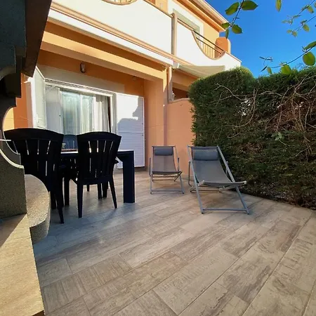 Casa Sobrestany بيت للعطل