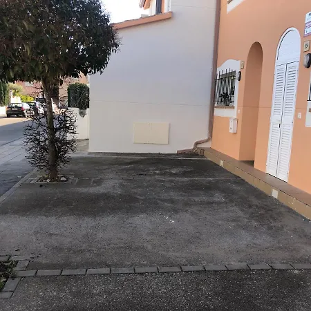 Casa Sobrestany بيت للعطل