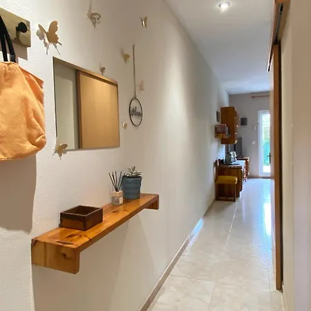 Casa Sobrestany بيت للعطل