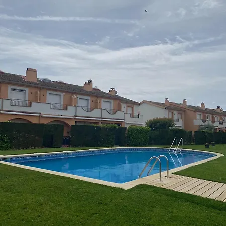 Casa Sobrestany بيت للعطل *